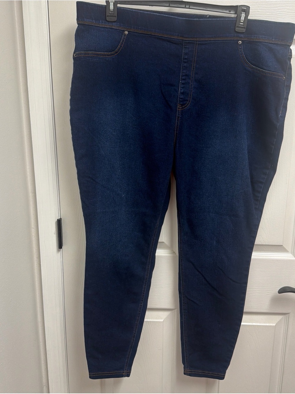Ladies jeans Terra & Sky new with slight imperfection on waistband